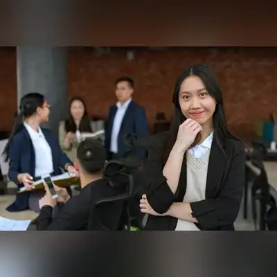 张莉